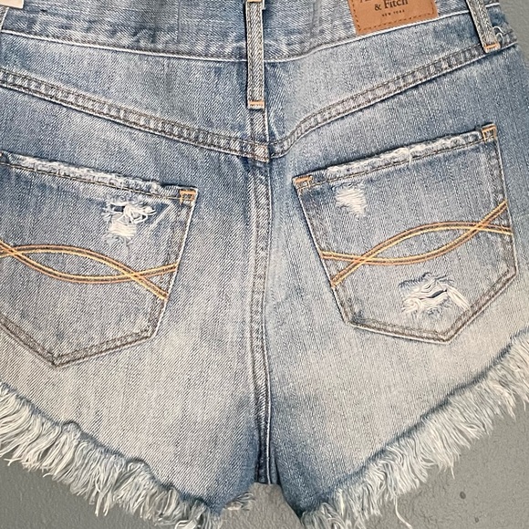 Abercrombie & Fitch Distressed Light Wash Denim Shorts Size 0 Waist 25 - Picture 6 of 9
